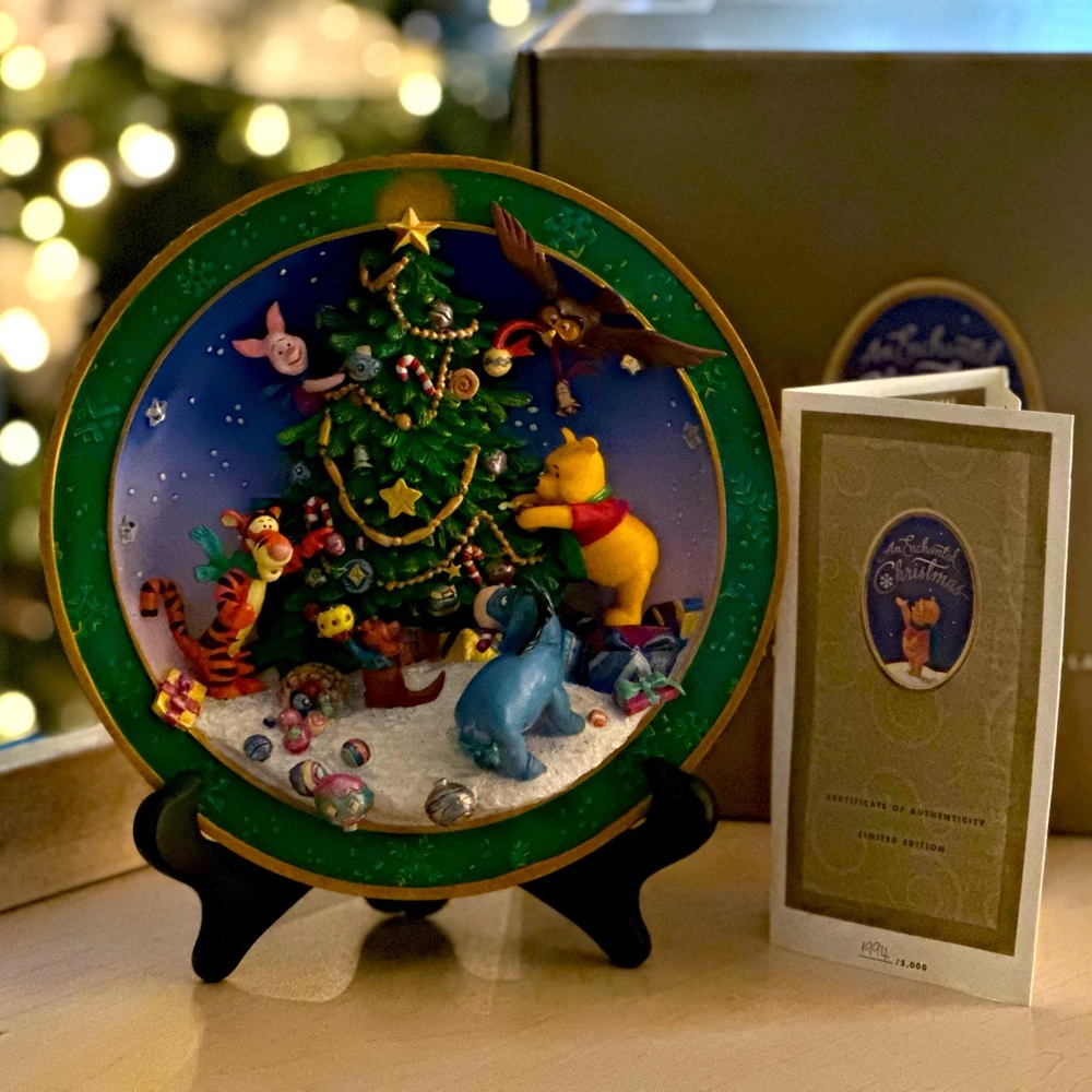 Disney Enchanted Christmas 8” plate - Winnie the Pooh & Friends - In box!